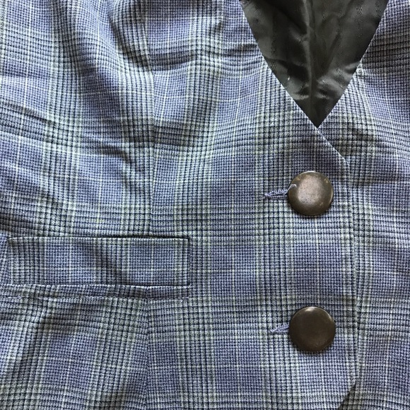 Vest - Picture 2 of 4